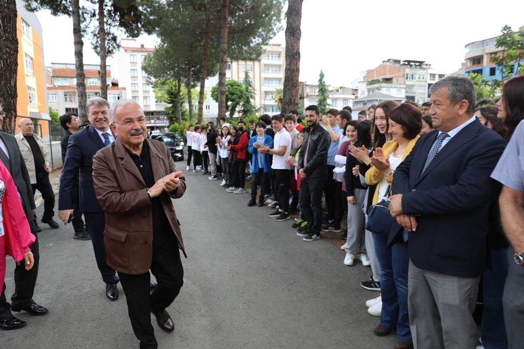 BAŞKAN GÜLER, GENÇ MUCİTLERLE BİR ARAYA GELDİ